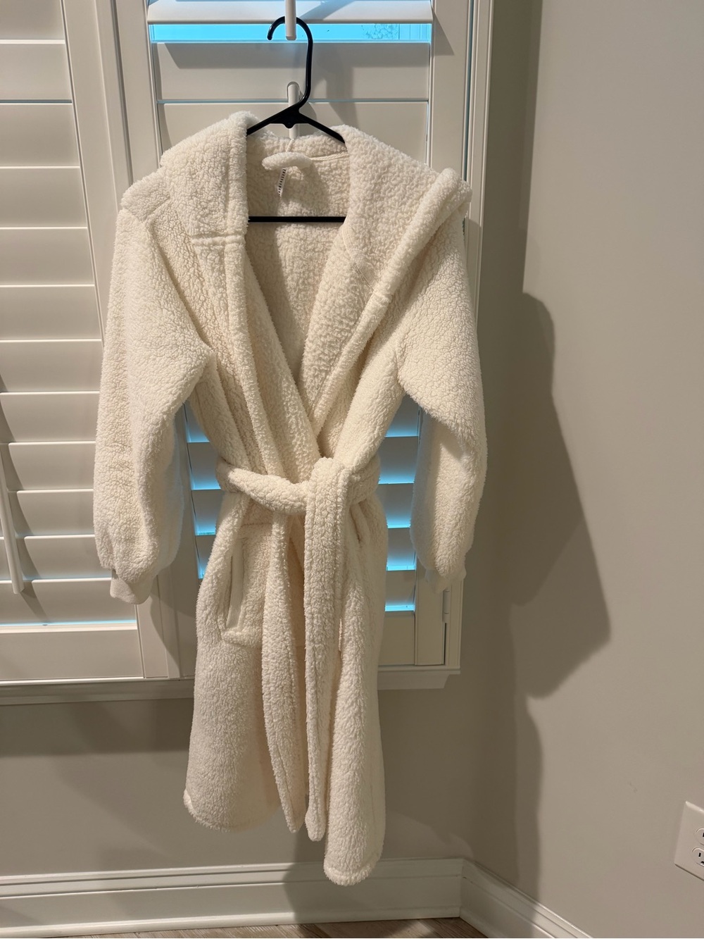 Pottery Barn Plush Hooded Sherpa Robe - Off White